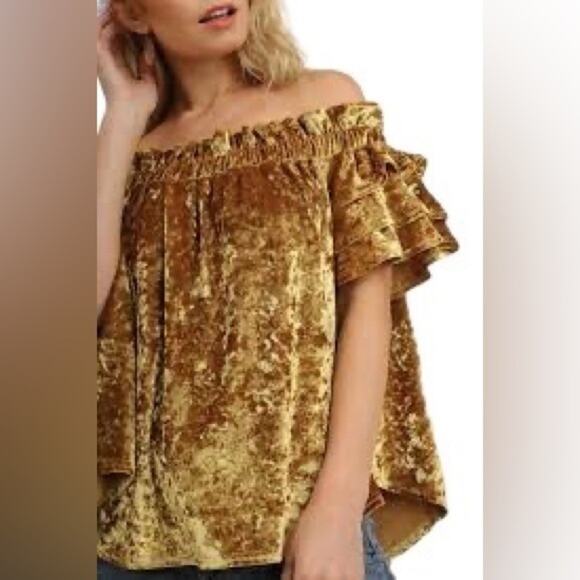 NEW Umgee Top Women’s Size S Velour Gold Layered Sleeves Elastic Neckline Gold - Picture 1 of 6